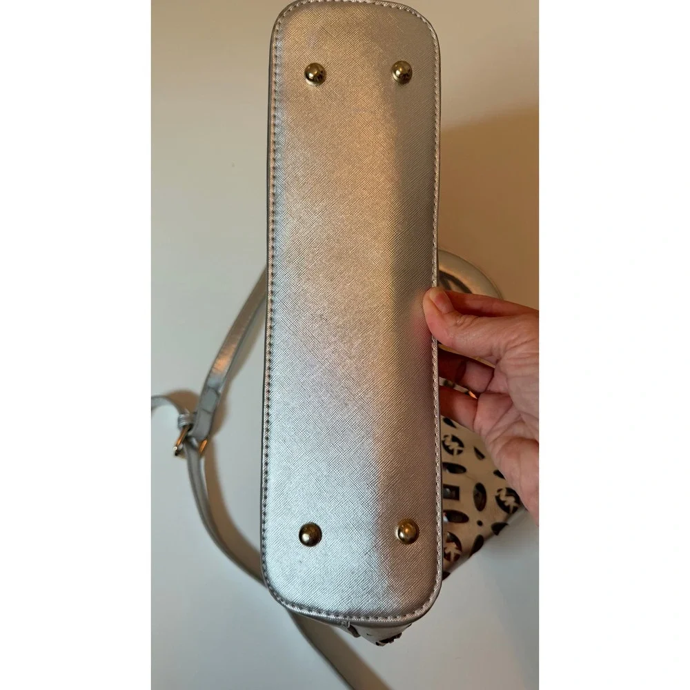 Michael Kors Satchel‎ Women Medium Silver Laser Cut Cynthia Crossbody Handbag
